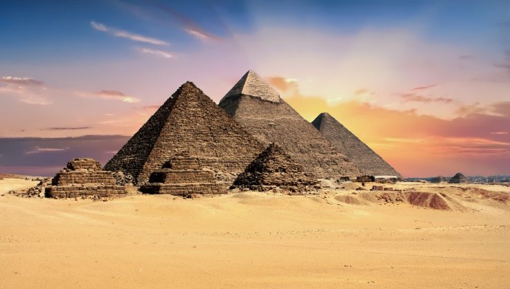 Quem construiu pirâmides do Egito?